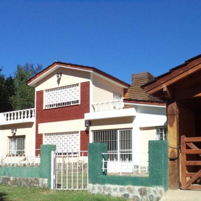 Casa a la venta a una cuadra del río – Barrio Villa Strada (Cód.1203)