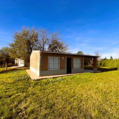 Casa. Venta. Apto crédito. 2 dormitorios. B° Santa Mónica. Calamuchita  –  Cód (1216)