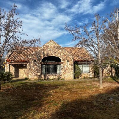 VENTA DE IMPONENTE PROPIEDAD CON BAJADA AL RÍO. B° EL MIRADOR, CALAMUCHITA. Cód (1404)