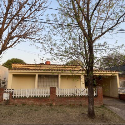 CASA EN VENTA B° LAS FLORES – 2 DORMITORIOS – GAS NATURAL  – CÓD.1210