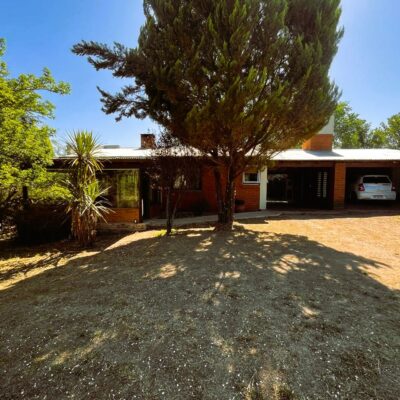 Casa en venta sobre la Ruta provincial N°228 – Dos dormitorios -Posibilidad comercial –  cód 1218.